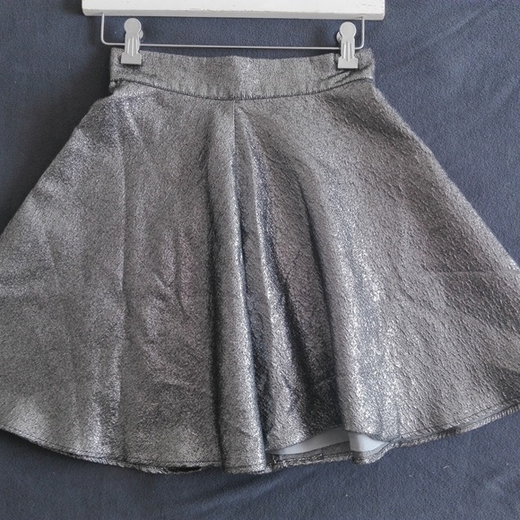 !!! 5$ ADD ON !!! Silver metallic skirt H&M - Picture 1 of 5